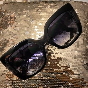 Oversized Sunglasses 😎